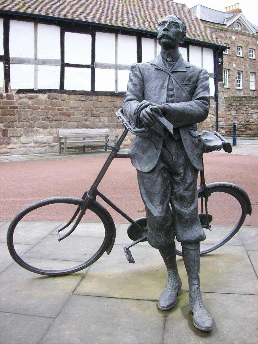 Elgar statue, Hereford Cathedral Grounds